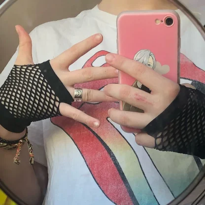 Elastic Short Fishnet Gloves - Image 3